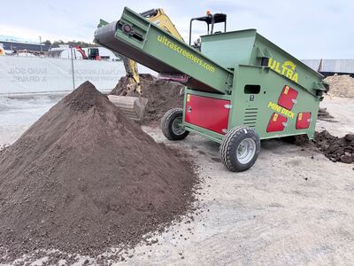 Hire Ultra Deck Vibrating Screener