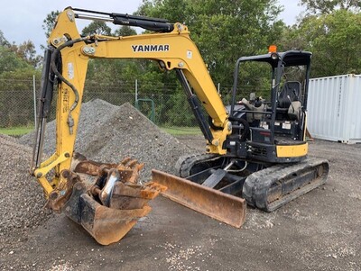 Hire Ultra Deck Vibrating Screener