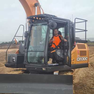  Hire 13 ton excavator 