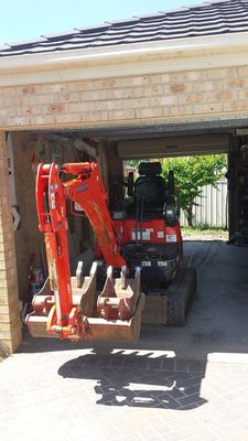 Hire 1.7 tonne excavator