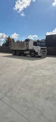 12.5Tonne bogie/Tipper for wet hire